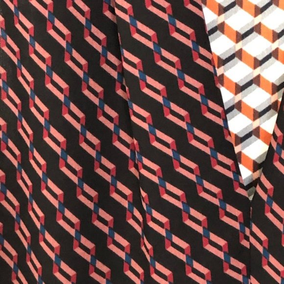 BCBGMaxAzria Cathleen geometric sleeveless top - Picture 4 of 16